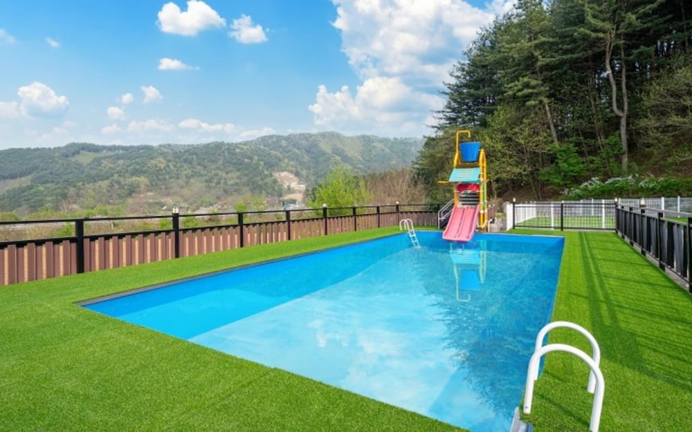 Gapyeong Dubai Dog Pool Villa view 2
