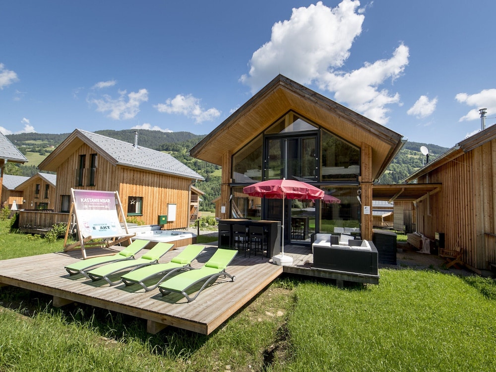 Modern Chalet in Sankt Georgen ob Murau with Hot Tub