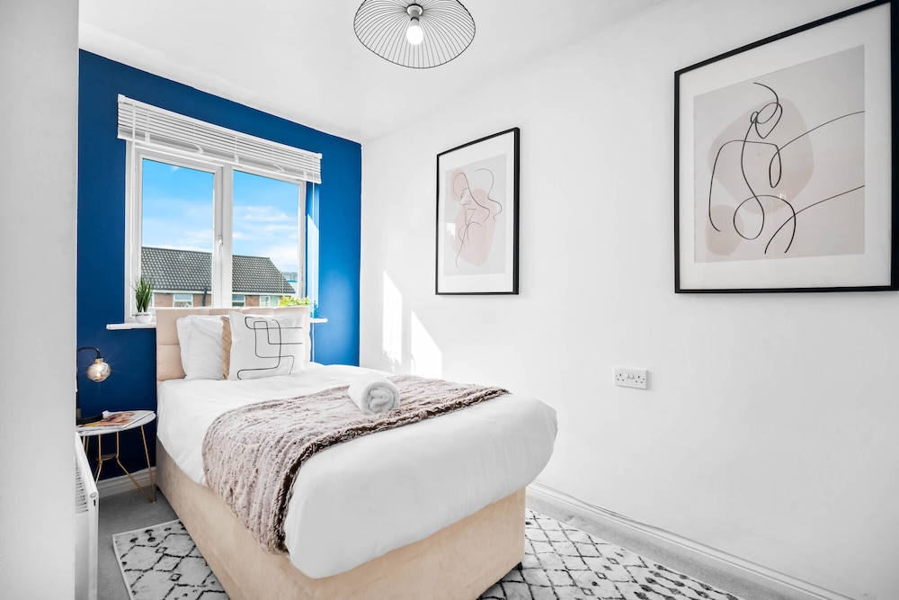 Superb Two Bedroom Duplex With Garden and Parking view 4