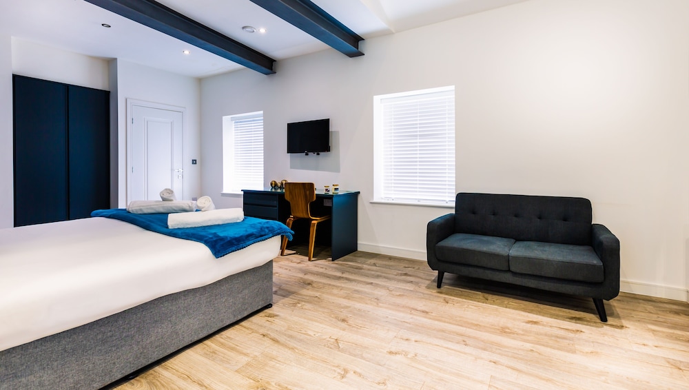 CityStop Apartments Newington view 4