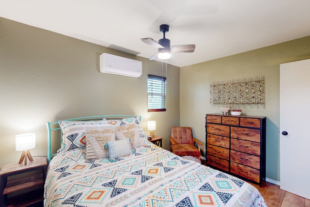 2BR Countryside Charmer w/ Fire Pit & W & D