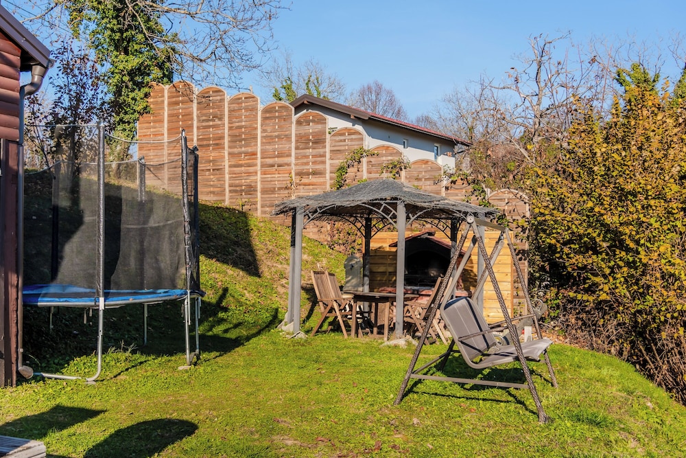 Hilltop Panorama Chalet