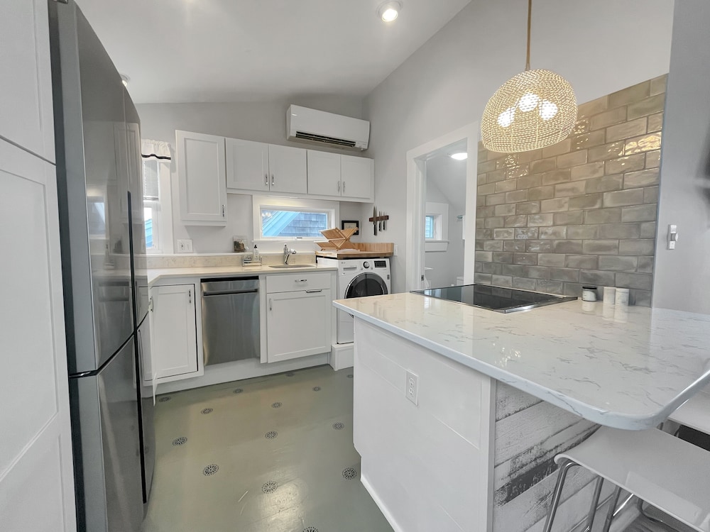 Charming Studio Condo In Perkins Cove Surrounded By Ocean Views - Perkins Cove Inn 1 Bedroom Condo by Redawning view 4