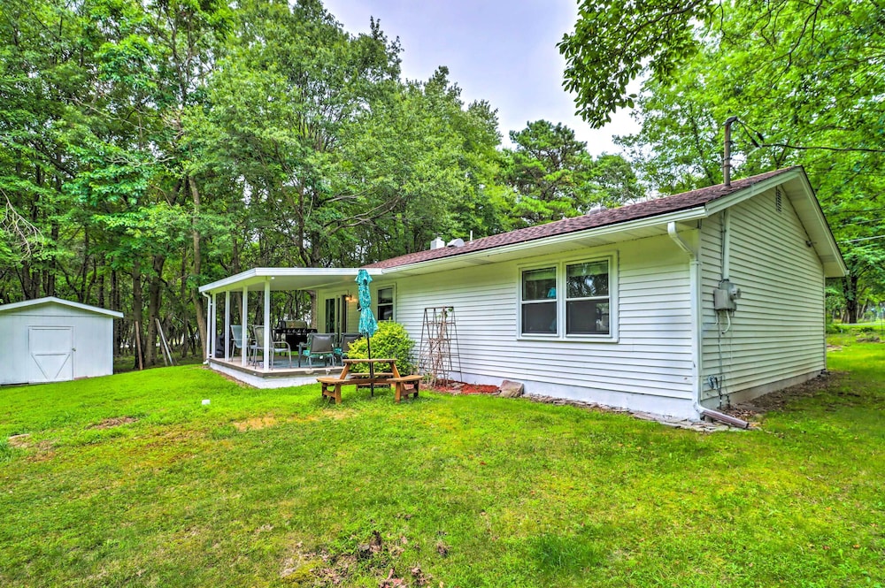 Albrightsville Retreat: Walk to Community Lake!