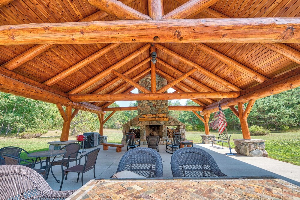 Deck + Beach Access: Lakefront Cabin in Levering!