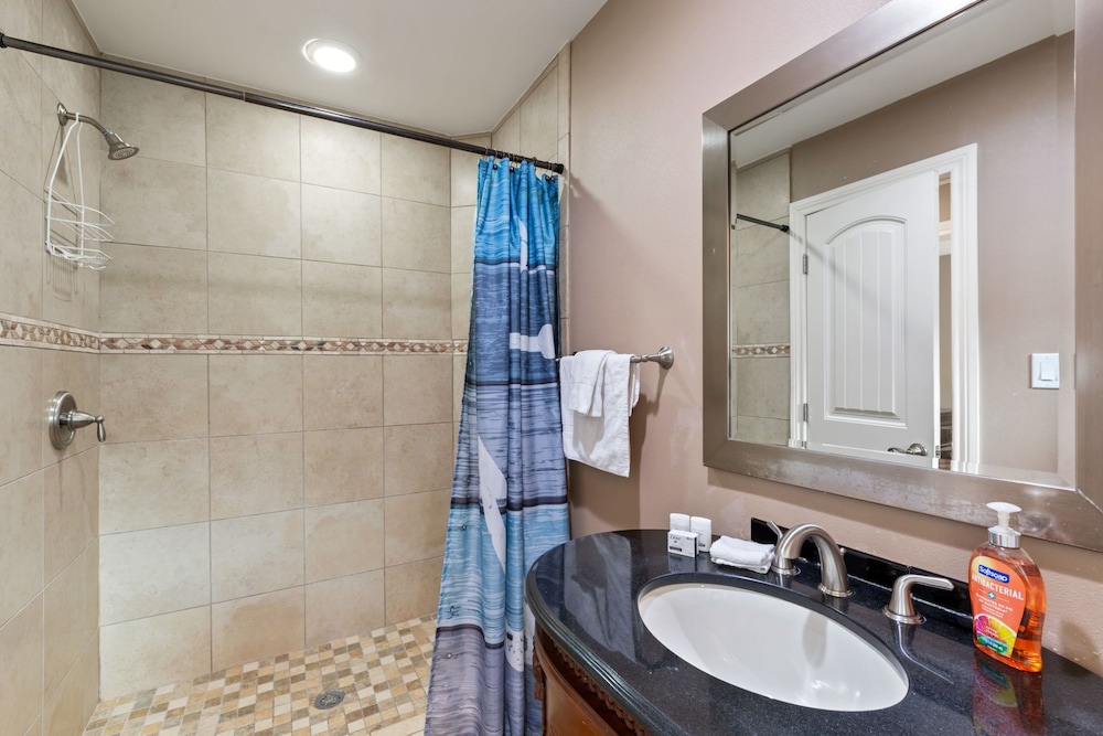 Chardonnay Haus - Unit C