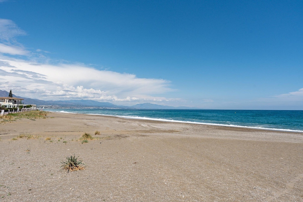 Beachfront Apartment -don Juan Manilva