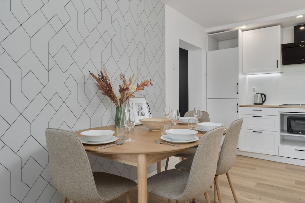 Bright & Stylish Gajowicka by Renters view 3