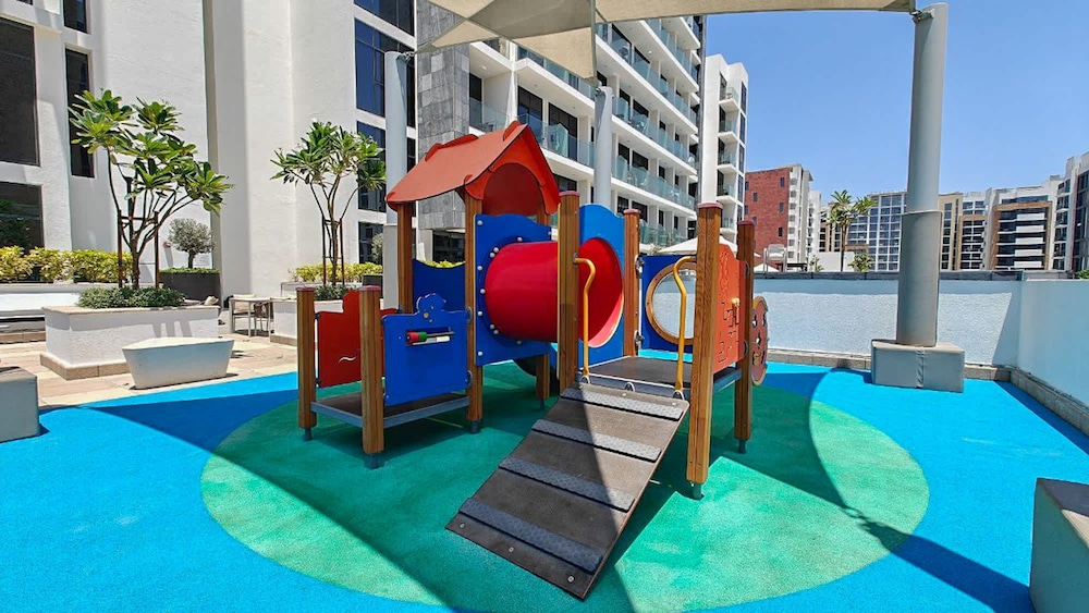 Stylish Studio Retreat in Riviera 33 Near Downtown