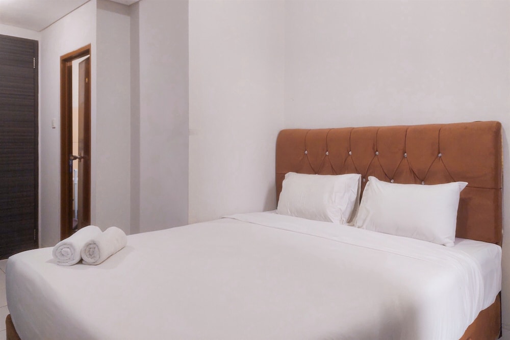 Chic And Cozy Studio Apartment At Amazana Serpong