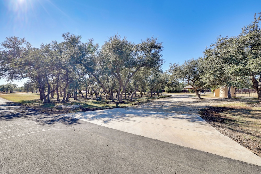 Hill Country Casita Near Guadalupe River!