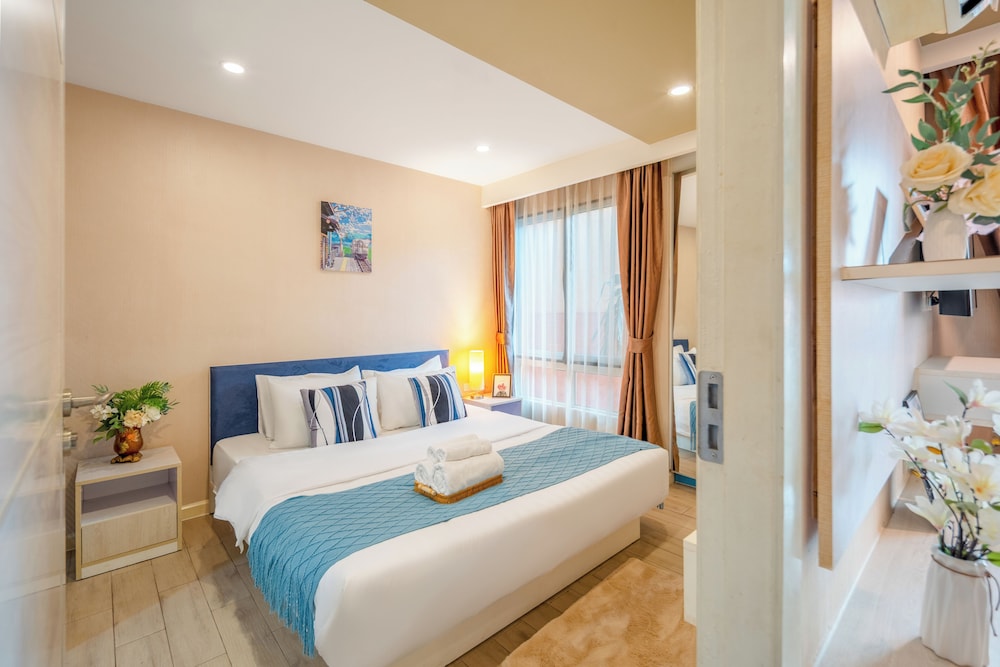Seven Seas Condo Resort steps to Beach