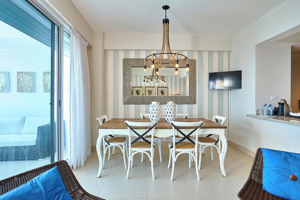 Beachfront Condos Las Olas Sleeps 6