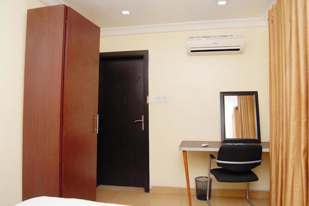 West 11 Luxury