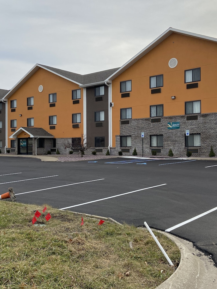 Quality Inn & Suites Hammond Near I-8090