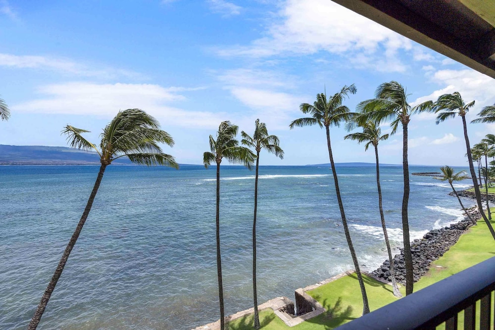 Lauloa 410 - Top Floor, Oceanfront Lanai, Molokini & Halaeakala Views, Split A/C