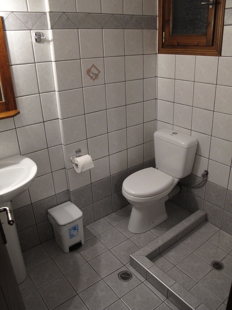 Kroupi Hotel