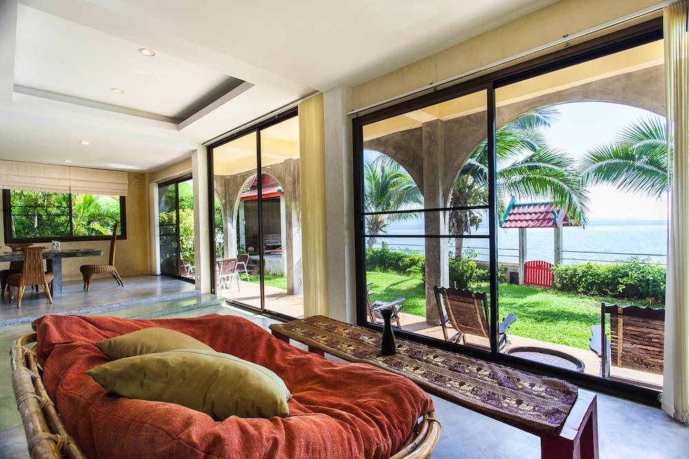 Charu Bay Villas