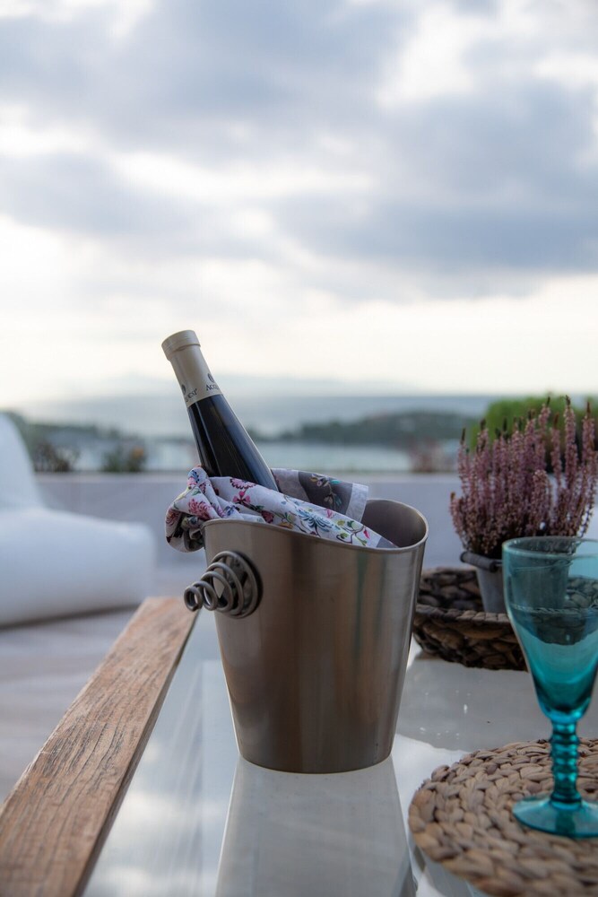 Vouliagmeni Luxury Seaview Apartment view 2