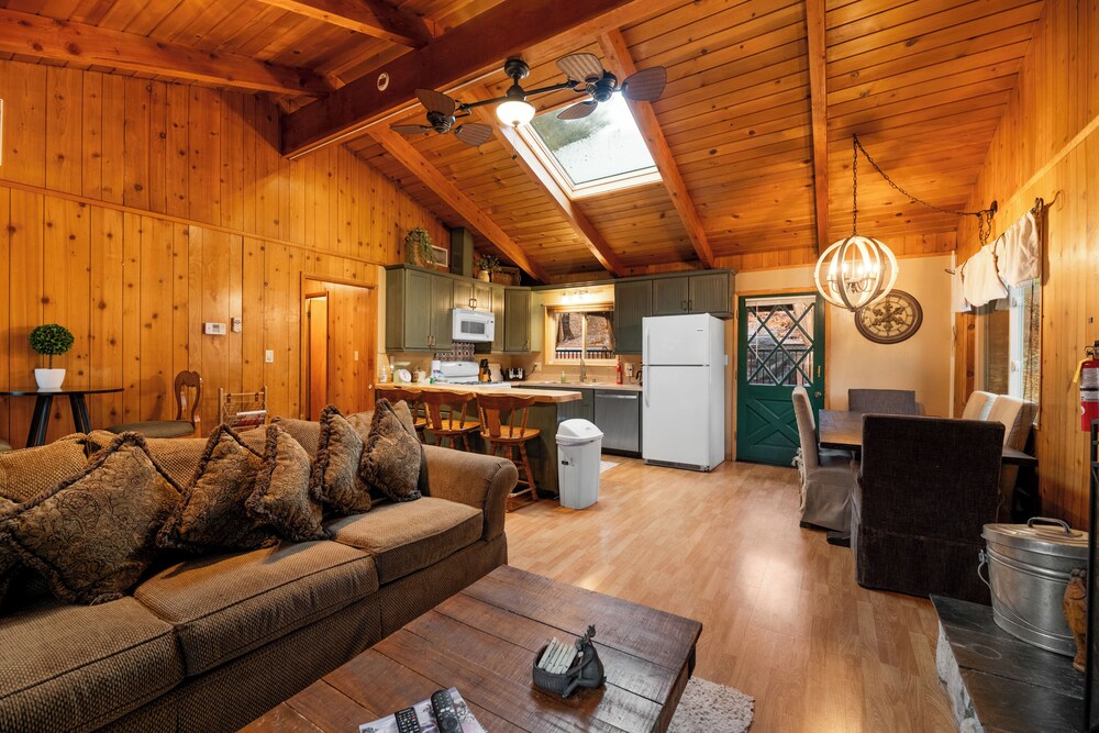 Honey Bear Den