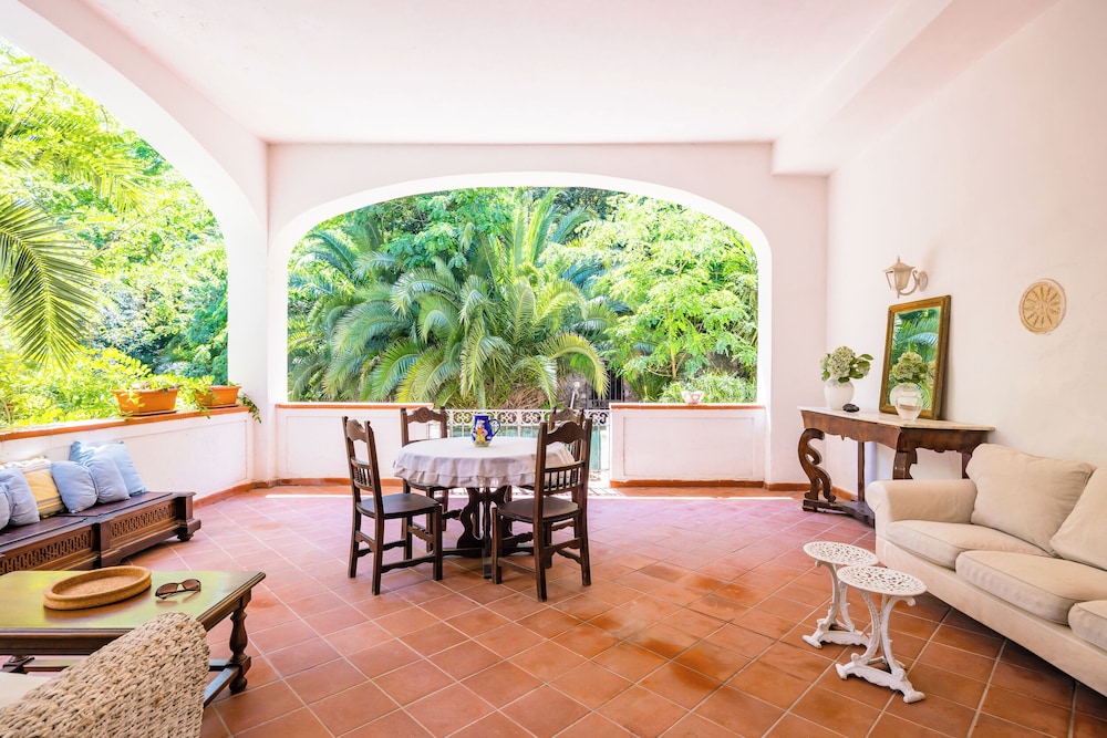 Villa Villari Terrace and Patio by Napoliapartments
