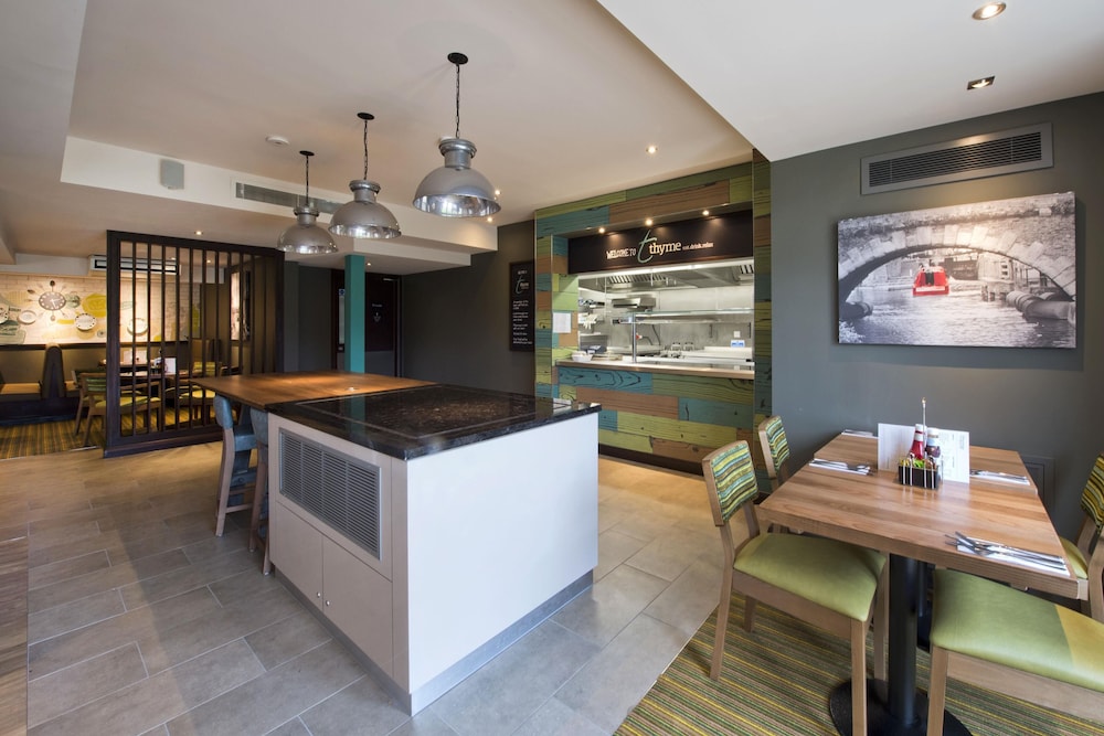 Premier Inn Newbury Town Centre South A339, photo 13