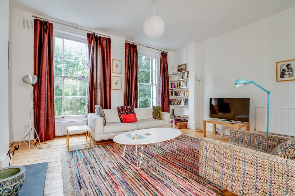 Bright Two Bedroom Apartment Near Vibrant Camden Town
