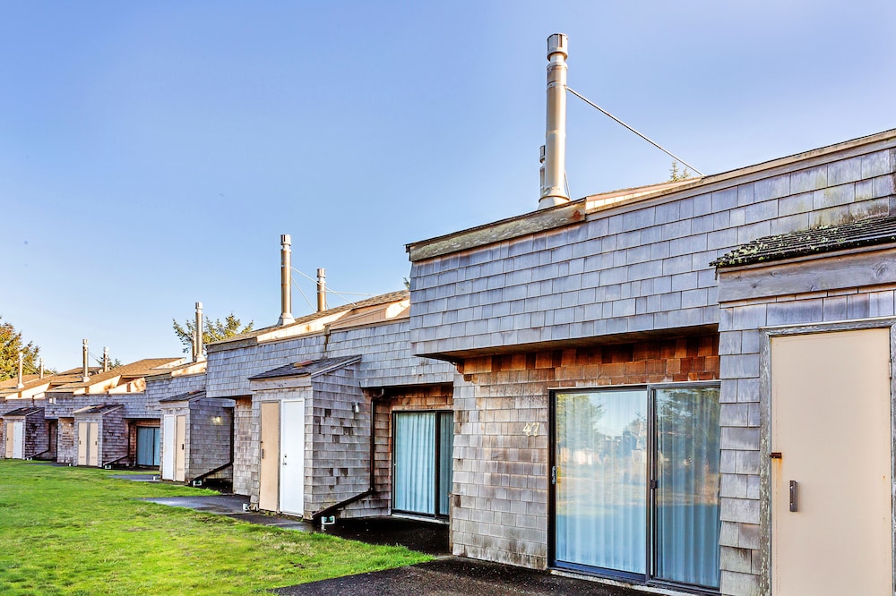 Hotel At The Crest Condos - Image 1