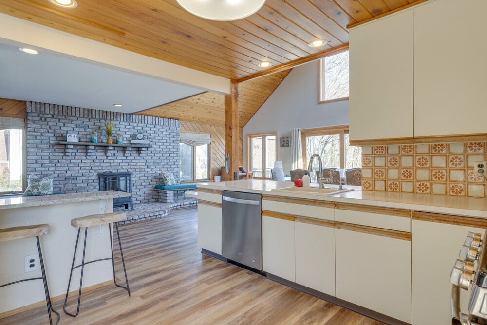 Amazing Rocky Point Retreat Overlooking the Sound! - Property Image 8