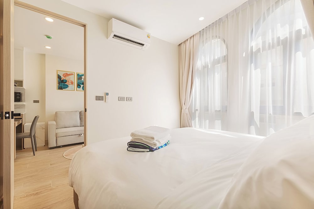 One bedroom Palmetto Condo Karon A512