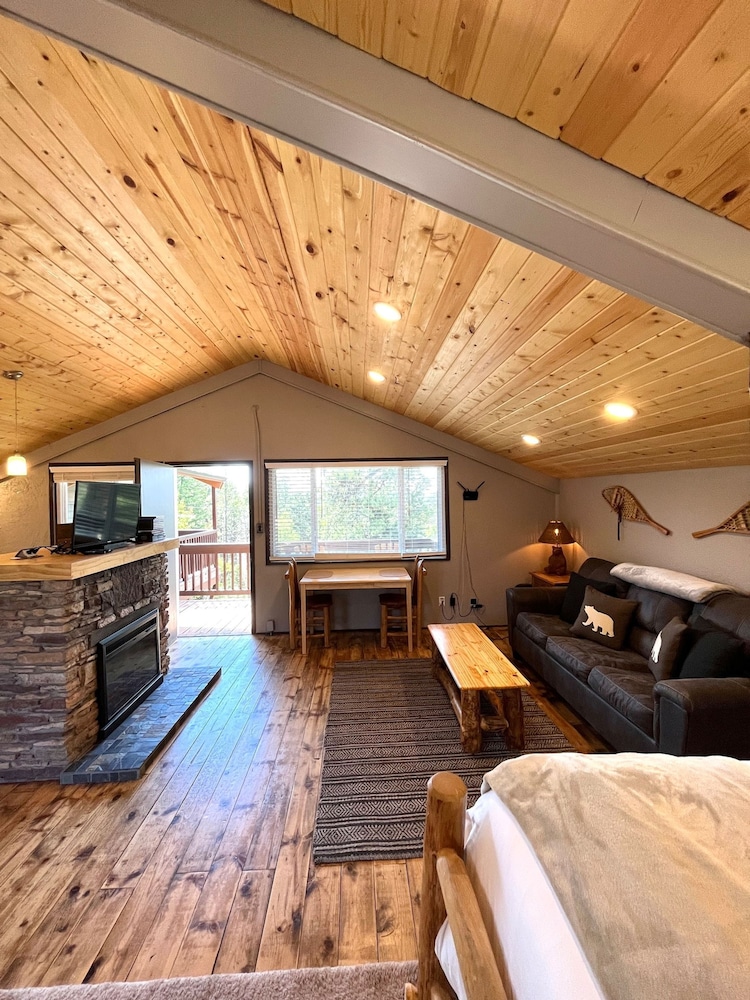 Perch Point- Hikers Dream Cabin Base