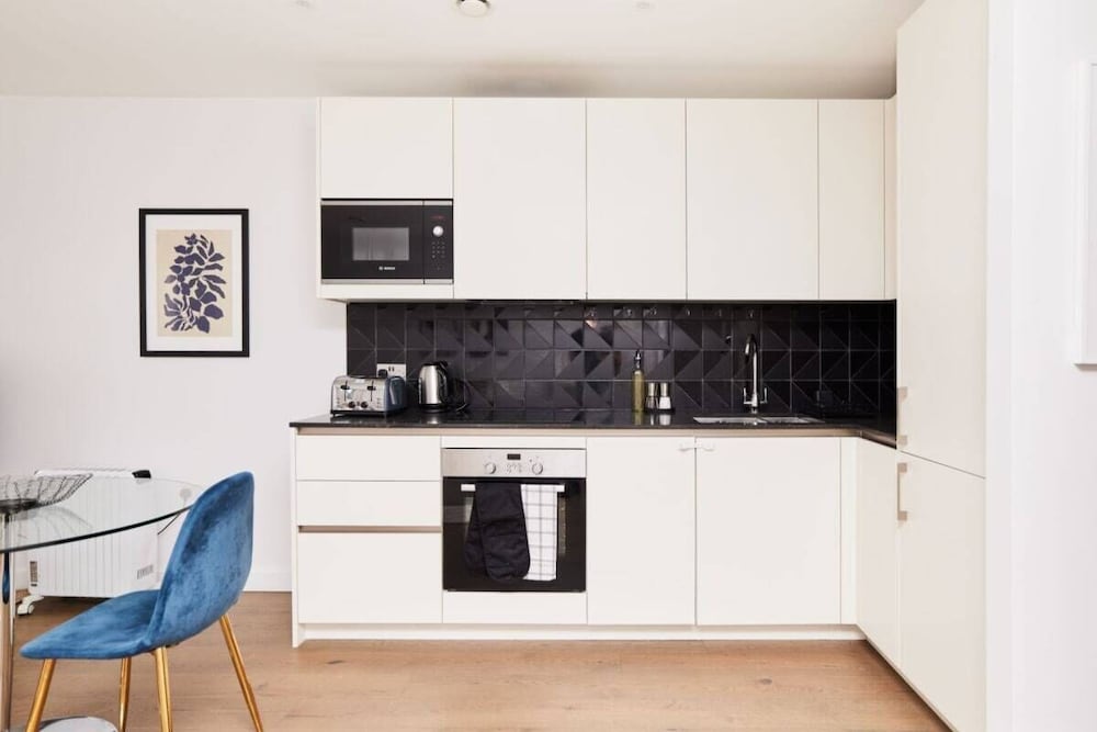The Elephant and Castle Hideout - Cozy 1bdr Flat With Balcony