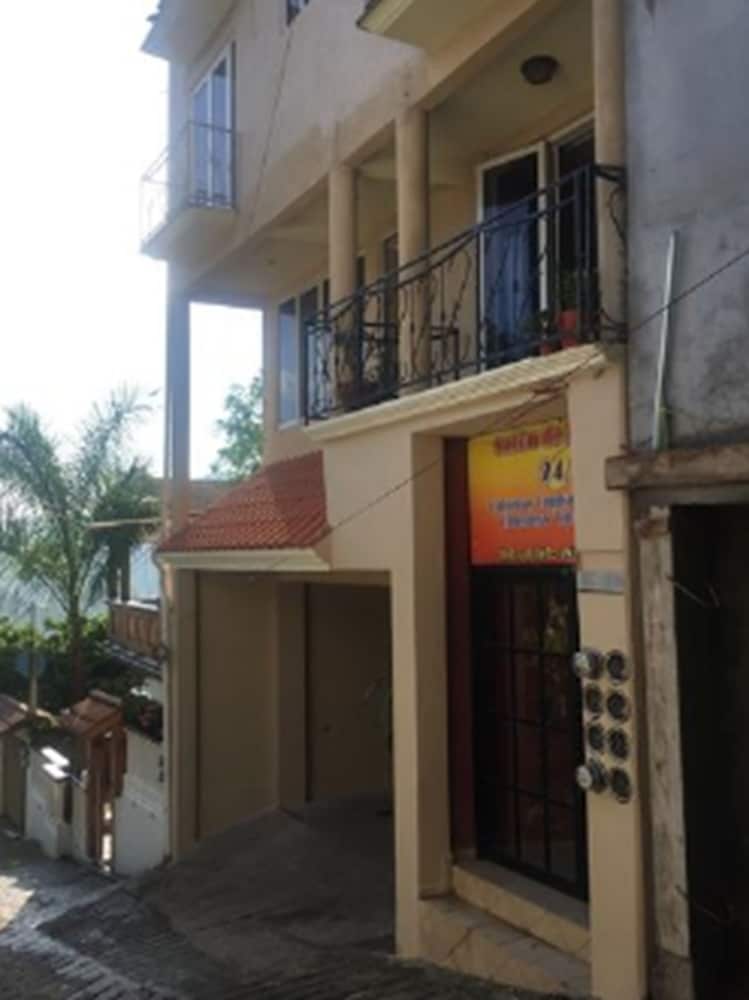 Hotel y Estancia 24-7 - Image 1