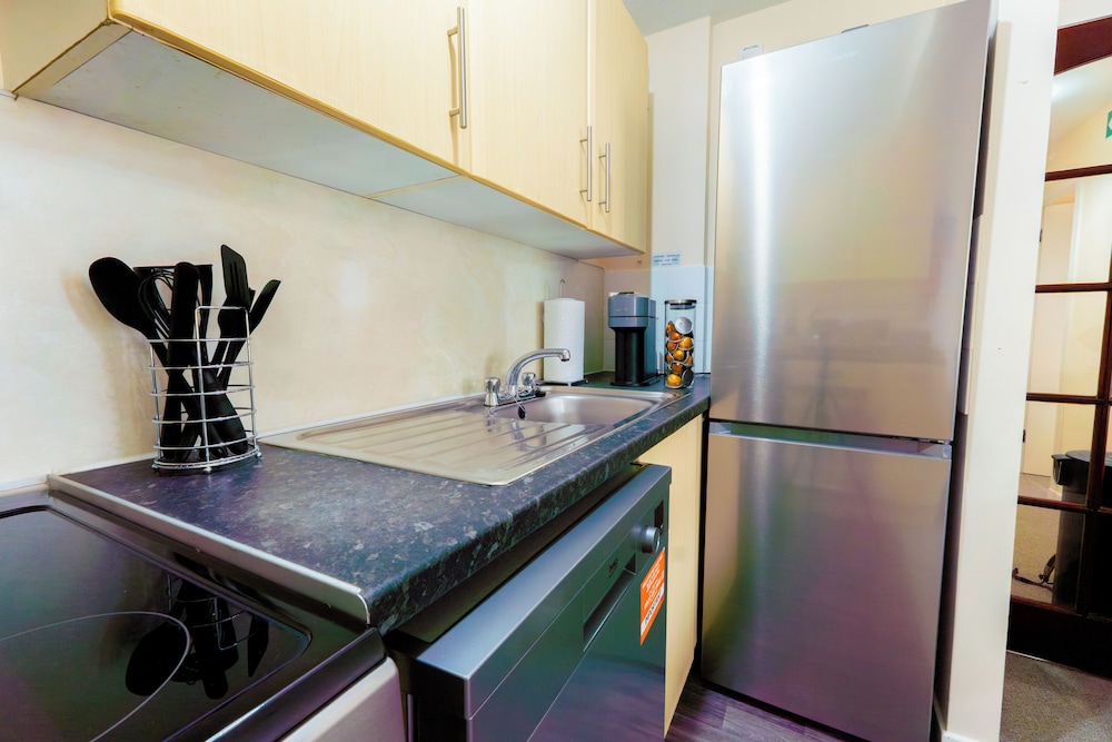 Lovely & Bright 2-Bed Apartment