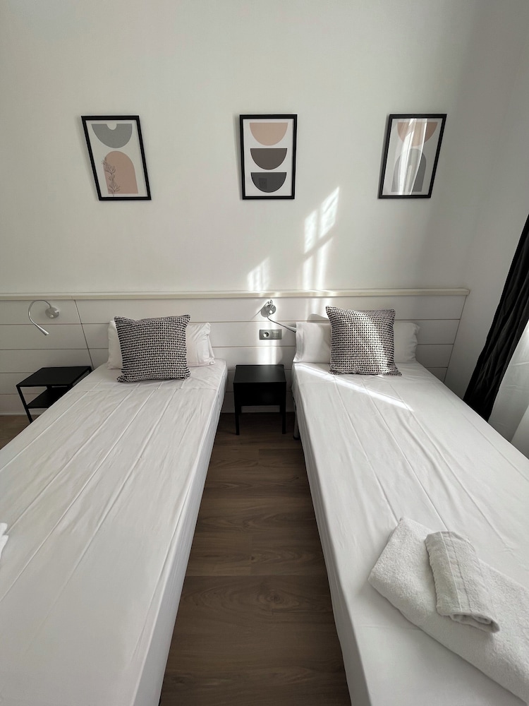 Apartamentos Express by gaiarooms