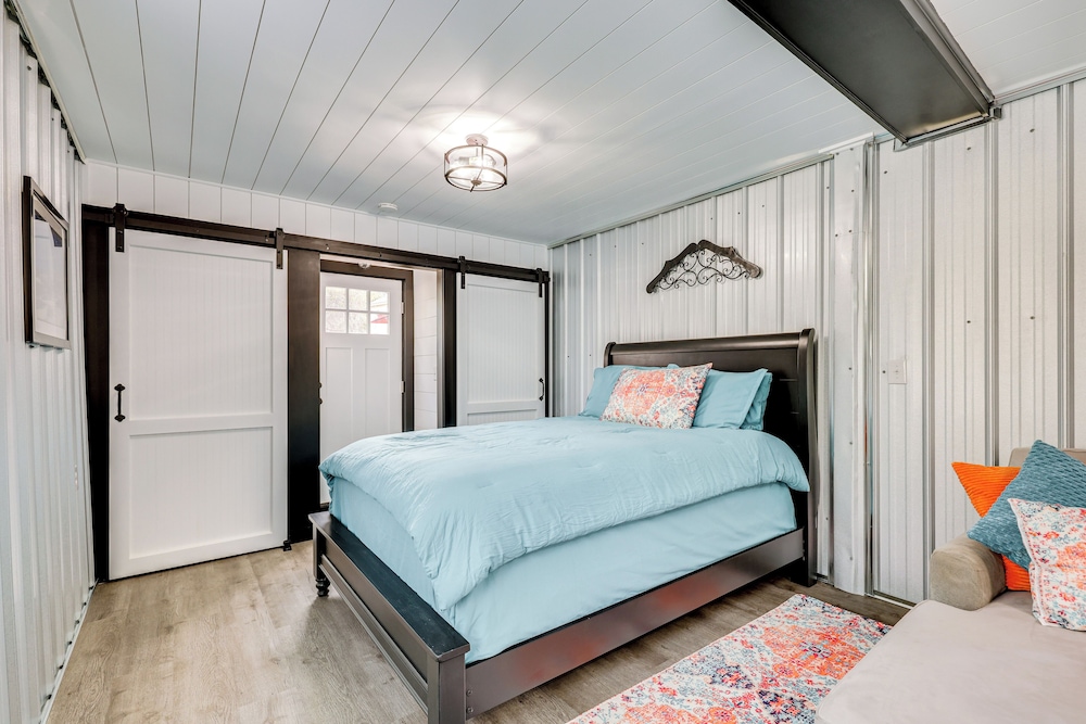 Walk to Pier: North Carolina Getaway in Oak Island