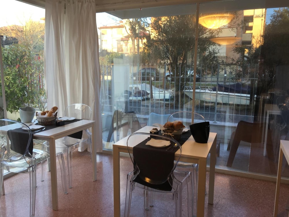 Villa Venice Movie