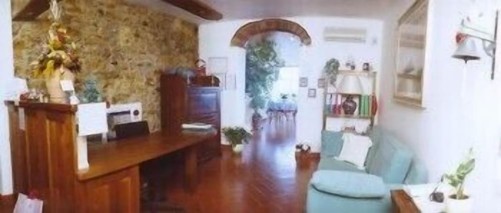Lobby & Reception