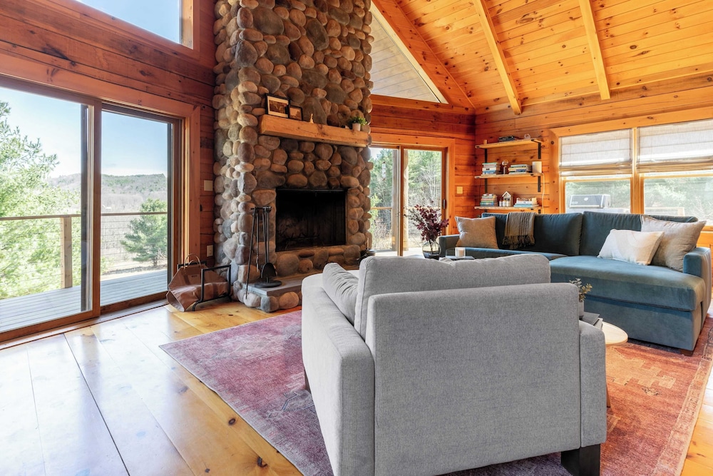 Secluded w/ Deck Views, Hot Tub, & Ping Pong Hudson in the Berks by Avantstay