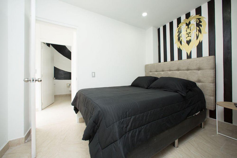 Park Lleras 11br Pool Jacuzzi