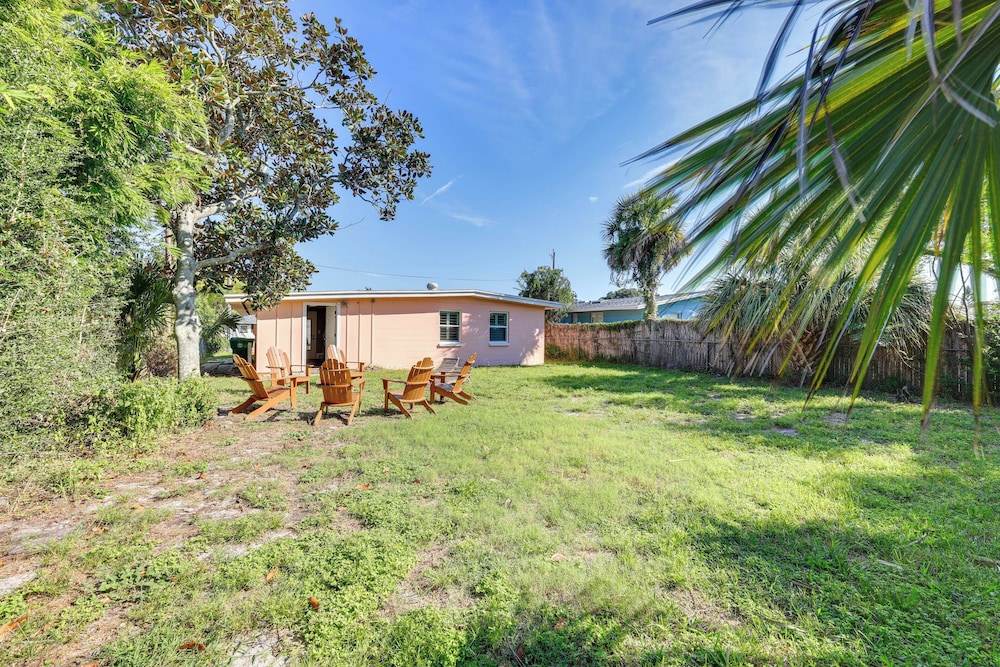 5 Blocks to Jax Beach: Getaway w/ Patio & Yard!
