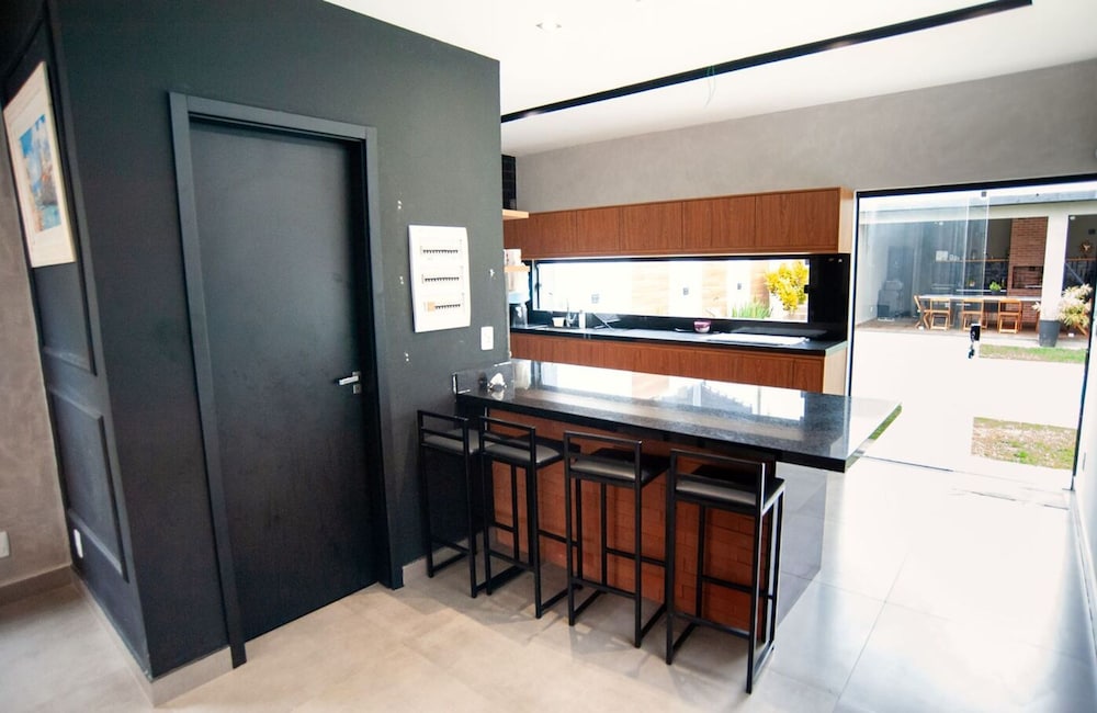 Casa pet Friendly c Piscina Churrasqueira e Wi-fi
