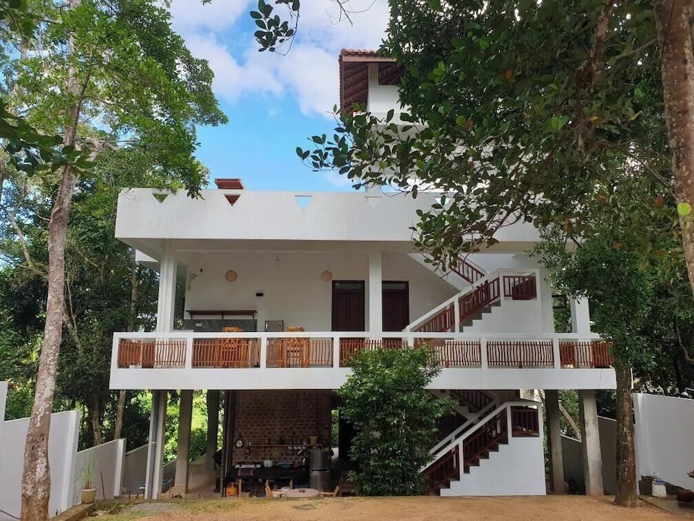 Cocosurf House
