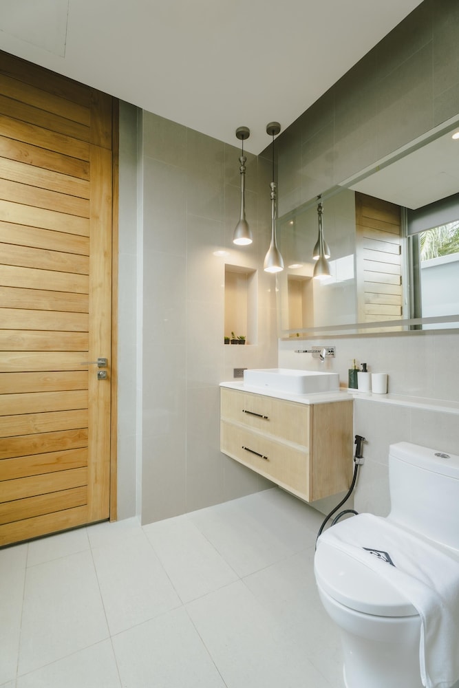 Teak 5BR Pool Villa Bang Tao + Airport Shuttle