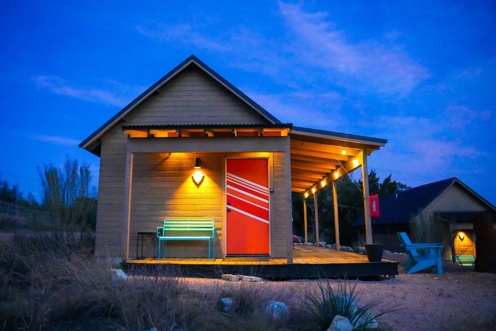 Hotel Lucky Arrow Retreat - Dripping Springs