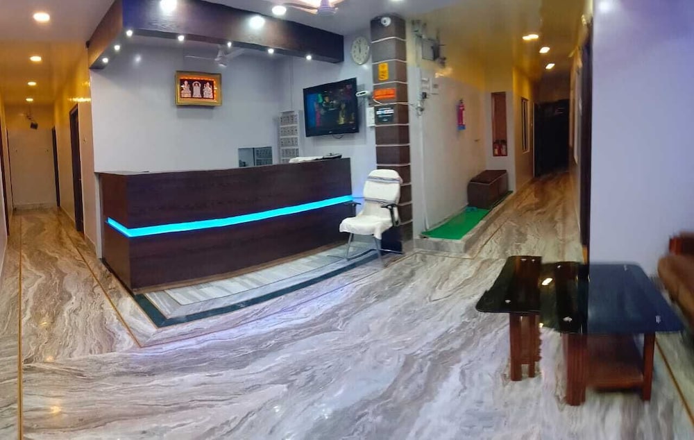 Lobby & Reception
