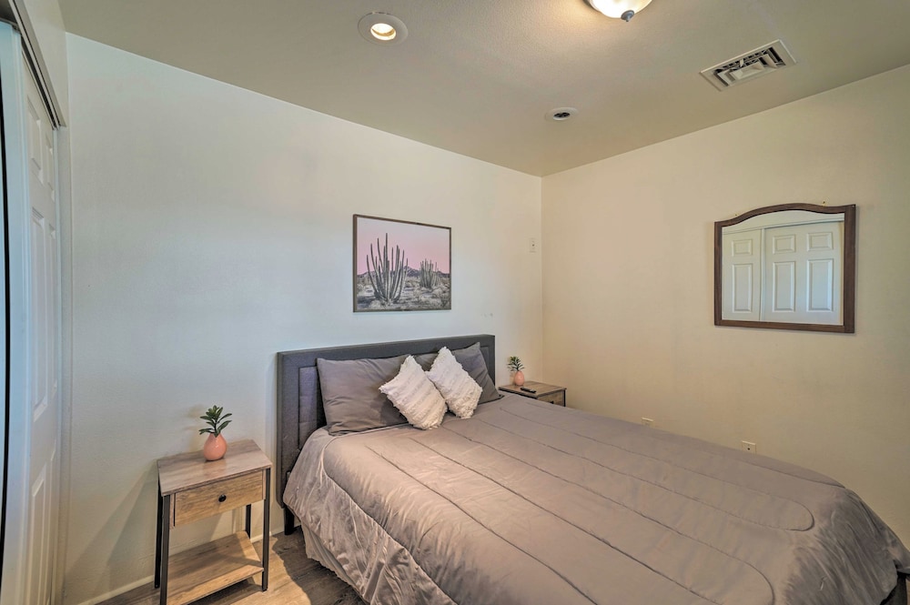 Putting Green & Pool Table: Lake Havasu City Gem!