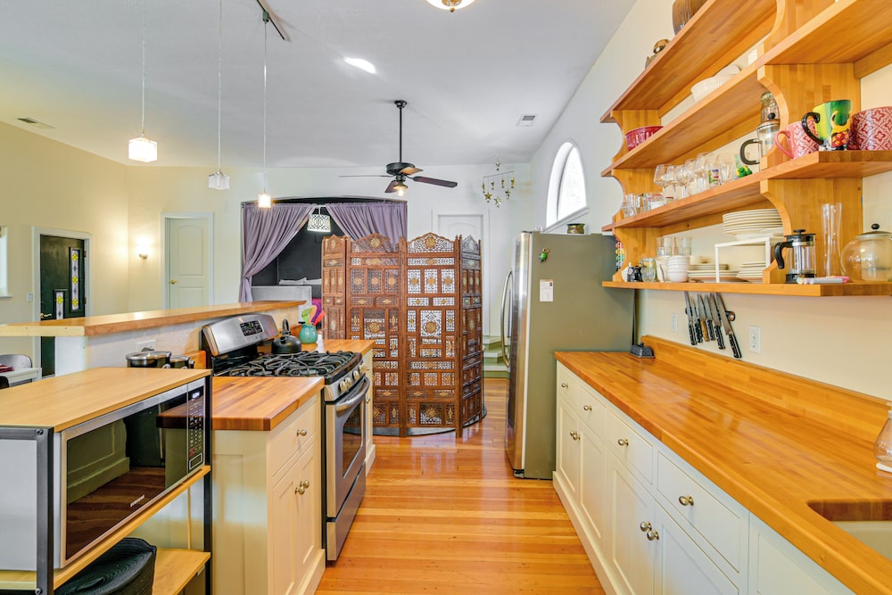 1 Mi to City Plaza: Family-friendly Chico Home