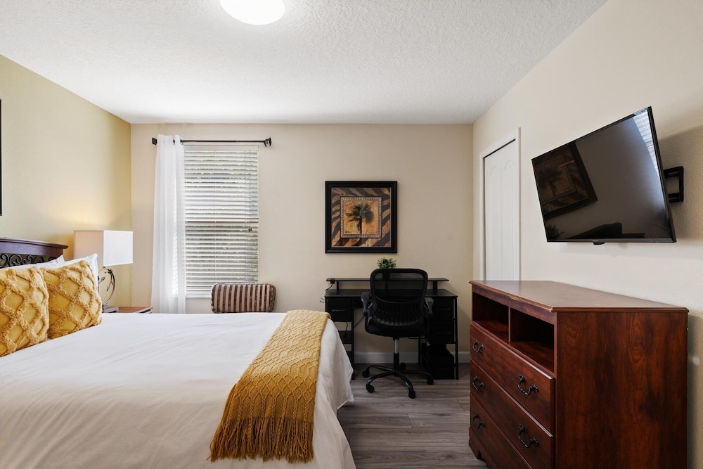 Championsgate Resort 8 Bedroom Pool Home with Spa 8 Home