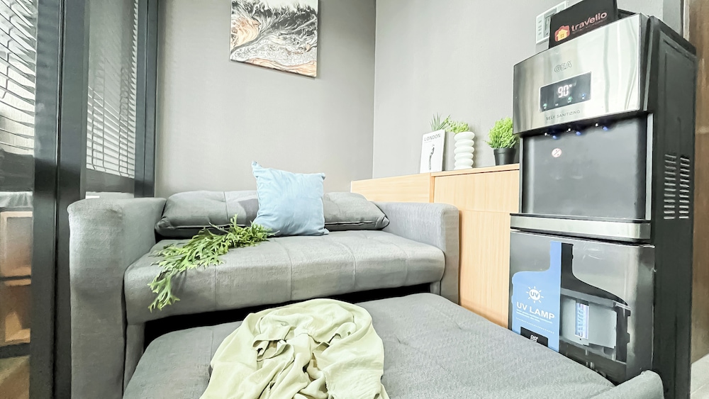 Urban Industrial Touch 1Br Apartment At The Smith Alam Sutera